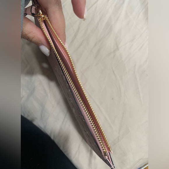Louise Vuitton Zipped Pocket - Picture 5 of 10